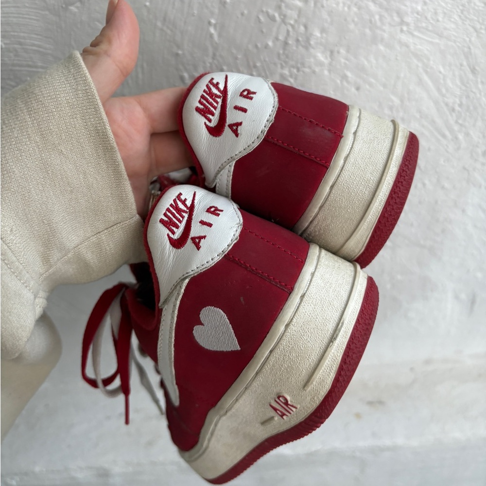 Woman’s Nike Air Force 1 low rare Valentine’s Day 2003 sneakers - Picture 5 of 9
